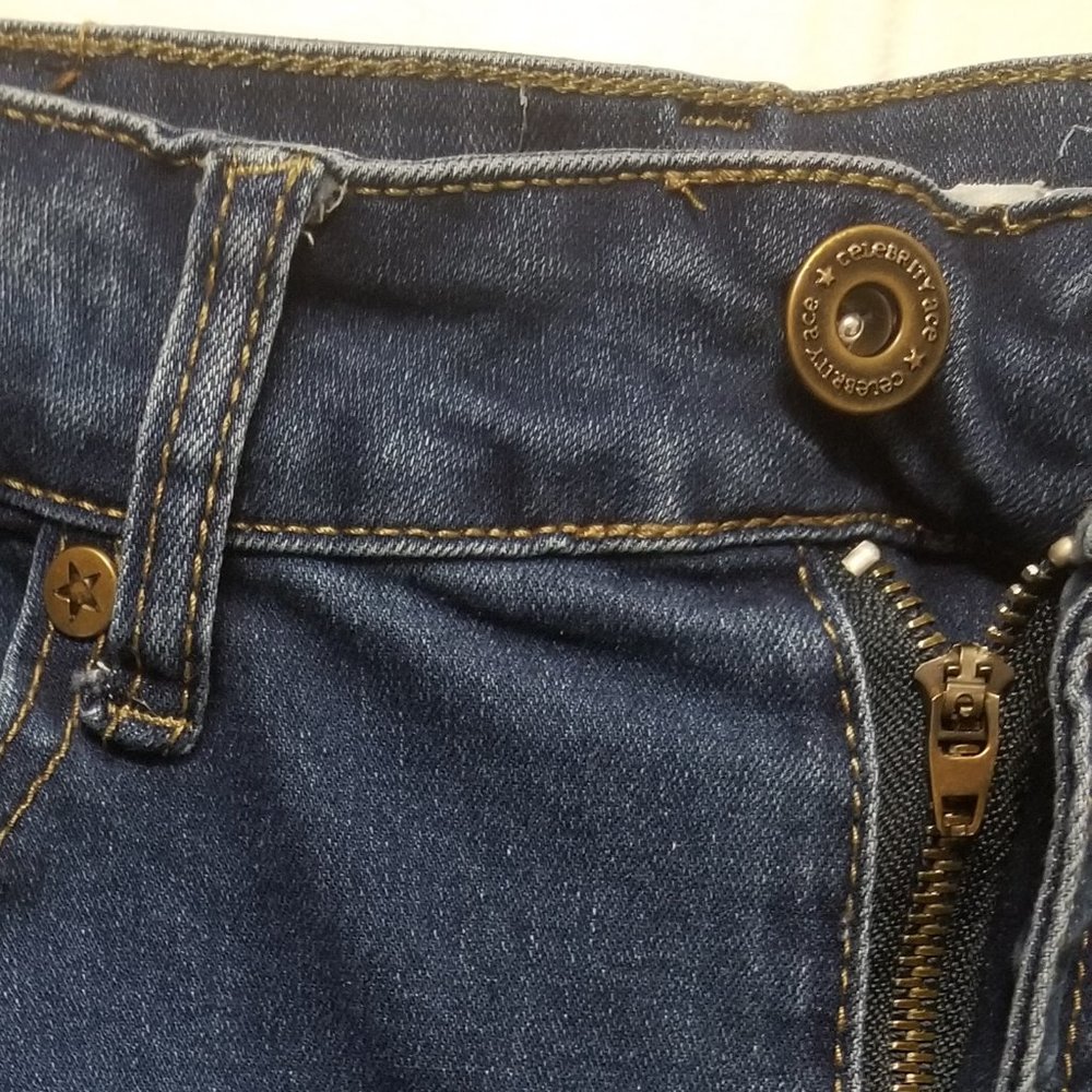 Celebrity Ace distressed sz 11/30 jeans - Picture 3 of 8
